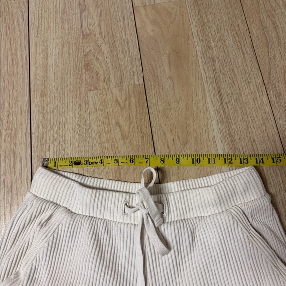 Alo Yoga Muse Sweatpant - Picture 6 of 9